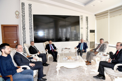 Başkan Polat, eski Vali Ulvi Saran’ı kabul etti
