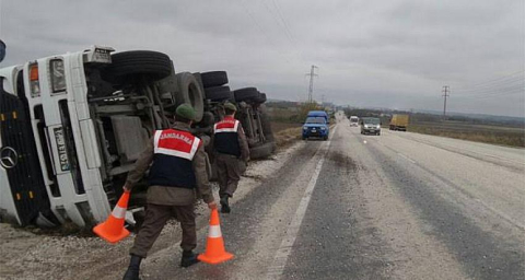 Malatya’da tır devrildi: 1 ölü