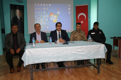 Kaymakam Özdemir, okul servis şoförleriyle toplantı yaptı
