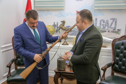 Ata yadigârı eserlerin kent müzesine bağışları devam ediyor
