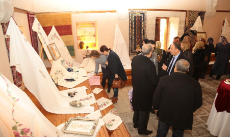 Tahtalı hamam müzesi’nde ‘İğneden Dökülenler’ sergisi
