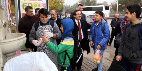 Öğrencilerin içi sıcak çorbayla ısınıyor
