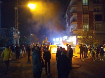 Elektrik kesintilerini protesto ettiler
