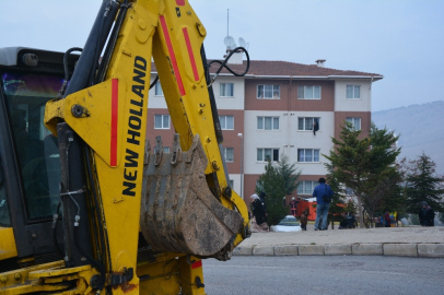 Dükkanları yıkılmaya çalışılan kadın 3. kattan atlamak istedi
