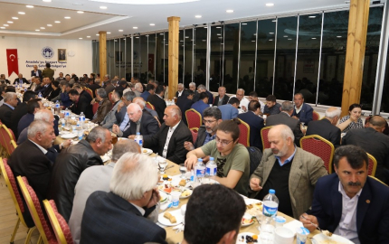Başkan Güder, muhtarlarla iftar yemeğinde bir araya geldi
