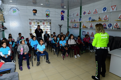 Minik öğrencilere trafik eğitimi verildi
