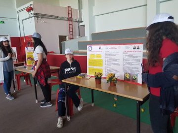 Fatih Fen Lisesinde TÜBİTAK bilim fuarları kapsamında bilim şenliği düzenlendi
