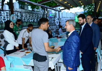 Çınar, şampiyon takımı iftarda ağırladı
