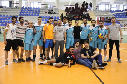 Erkekler Voleybol Turnuvası’nda kupa sahibini buldu
