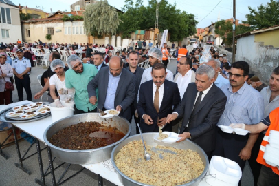 Başkan Güder, Taştepe’de iftarda vatandaşla bir araya geldi
