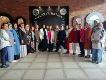 AK kadınlar iftarda buluştu
