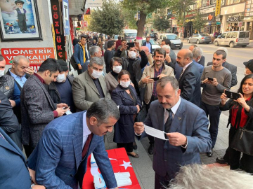 MHP’den maske dağıtımı 