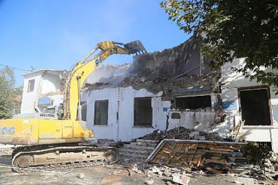 Bir yıkım da Battalgazi Belediyesinden