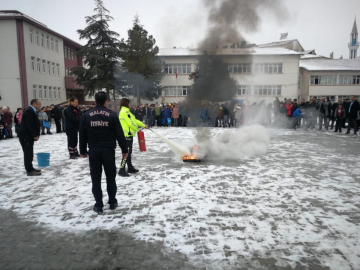 Hekimhanlıya uygulamalı yangın eğitimi