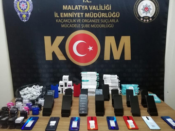 Suriyeli kaçakçıdan cep telefonu ve aparatları