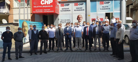 Kuyruklar yola kadar uzuyor