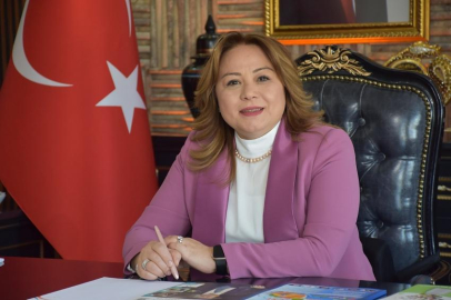Başımız dik kutluyoruz