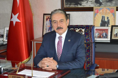 Devletin kurumlarına eleştiri, Başkanına teşekkür