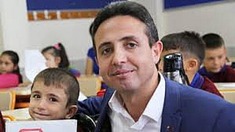 Müdürden camiaya “Sarı renk turuncuya...