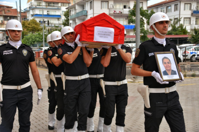 Kadın Polis Memuru Kalbine Yenik Düştü
