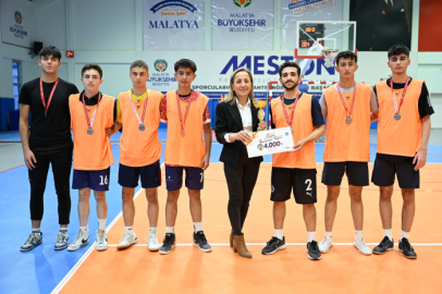 Cumhuriyet Kupası 'nı FK Kolpaçino Takımı Kazandı