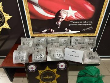Adıyaman’da araçta yaklaşık 17 kilogram uyuşturucu ele geçirildi