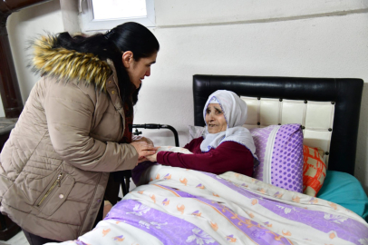 Vali Eşi Selda Yavuz 15 Aileyi Ziyaret Etti
