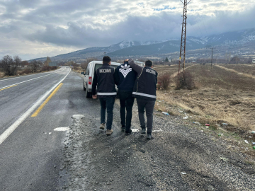 FETÖ'nin Mahrem İmamı eşiyle yakalandı