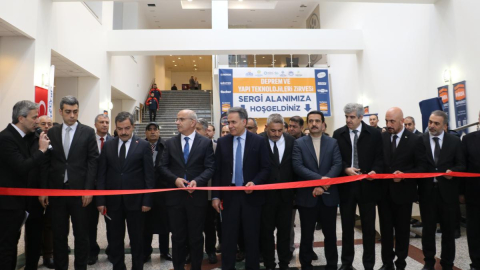 'Deprem ve Yapı Teknolojileri Zirvesi' Üniversite de Gerçekleştirildi