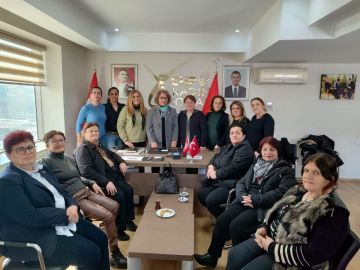  Kadınlardan CHP'ye Üye Yoğunluğu Yaşanıyor