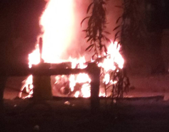 Seyir halinde alev alan motosiklet küle döndü  - Videolu Haber