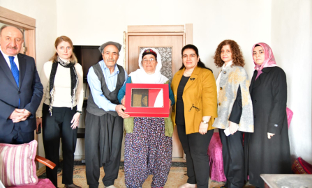 Vali Eşi Selda Yavuz Şehit Ailelerini Ziyaret Etti 