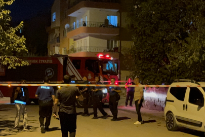 Evin çatısı çöktü, anne ve kızı son anda kurtuldu