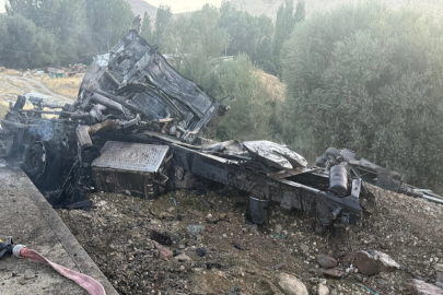 Darende'de Freni Patlayan TIR Yandı