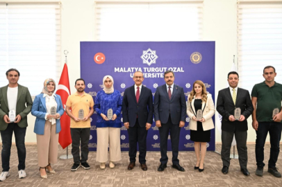 Turgut Özal Üniversitesinde Başarılı Akademisyenleri Ödüllendirildi