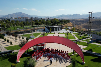 Öğrencilerden ‘Malatya’dan Cumhuriyete’ klibi