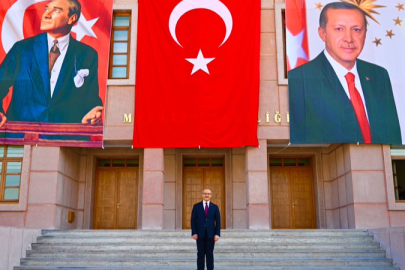 Yırtılan Atatürk Posteri Değiştirildi