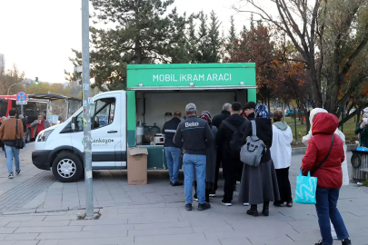 Çankaya Belediyesi Vatandaşlara Çorba İkram Ediyor