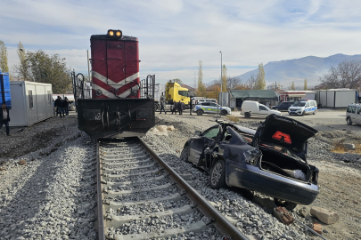 Doğanşehir’de Tren, Otomobile Çarptı