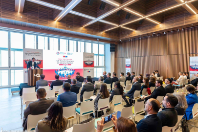 İzmir Büyükşehir Belediyesi Makam Odalarını Kaldırıyor