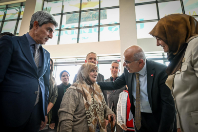 Başkan Er, 88 Yaşında Okumayı Öğrenen Kadınla Bir araya Geldi