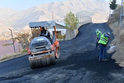 Yeşilyurt Belediyesi, Banazı’nın Yollarını Yeniliyor