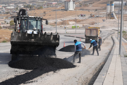 ÇAMURLU MAHALLESİNİN YOLLARI ONARILDI