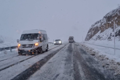Malatya–Pütürge Yolunda Kar Yağışı Trafiği Olumsuz Etkiliyor