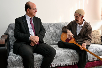 Başkan Geçit Halk Ozanı Abuzer Aşkınses'i Ziyaret Etti