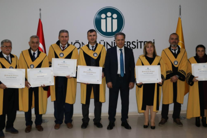 İnönü'de Akademisyenler Cübbelerini Giydi