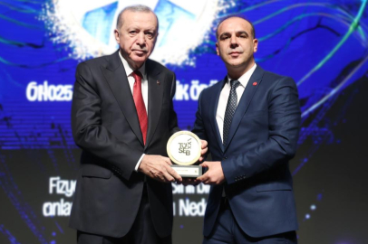 Prof. Dr. Suat Tekin’e TÜSEB Bilim Teşvik Ödülü Verildi