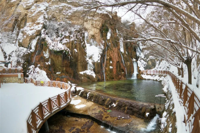 Darende Günpınar Şelalesi Karla Beyaza Büründü