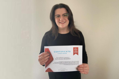 Öğrenci Senanur Bacakoğlu’na Uluslararası Bilim Ödülü