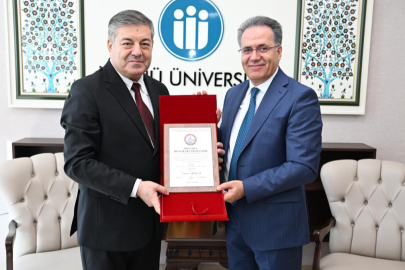 Rektör Akpolat’a 'Fahri Profesörlük' Ünvanı